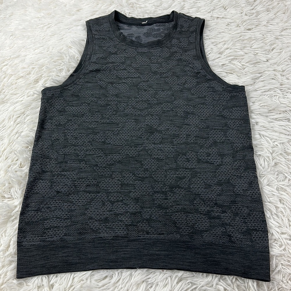 Lululemon Breeze By Muscle Tank Polar Spots Titanium / Black - Picture 1 of 6